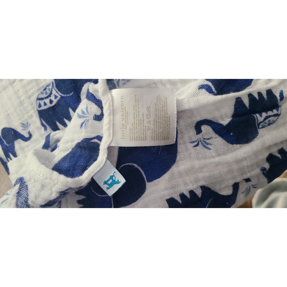 Little Unicorn 100% Cotton Muslin Navy Blue Elephant Print Baby Swaddle Blanket - Picture 3 of 4